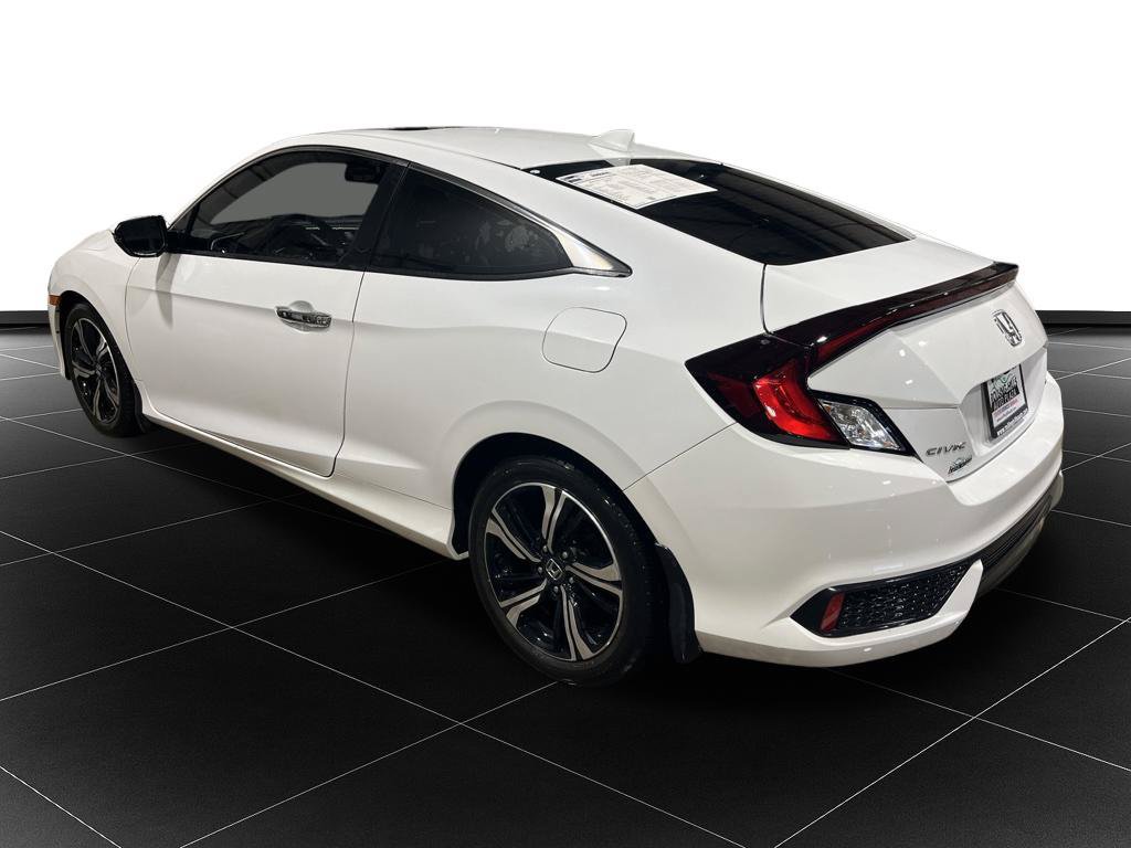 Used 2018 Honda Civic Touring image 2