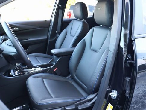 Used 2025 Buick Encore GX Sport Touring w/ Advanced Technology Package image 11