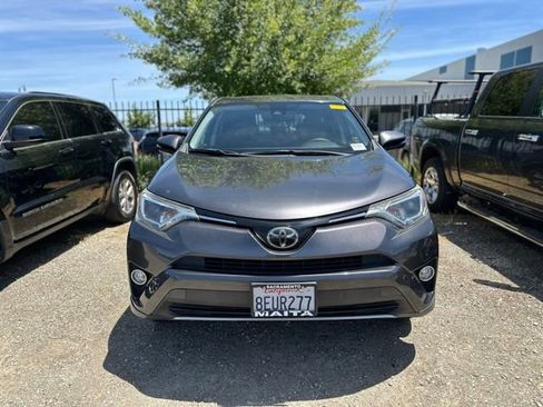 Used 2018 Toyota RAV4 XLE w/ Carpet Mat Package FWD image 2