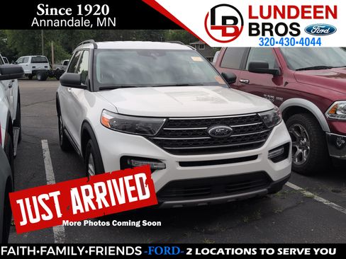 Used 2024 Ford Explorer XLT w/ Equipment Group 202A AWD/4WD image 1