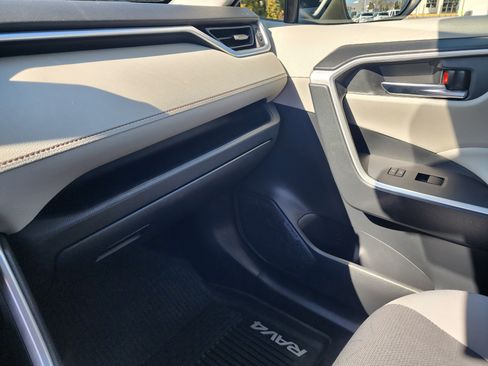 Used 2019 Toyota RAV4 XLE w/ Convenience Package image 36