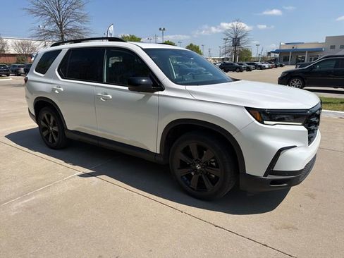 Used 2025 Honda Pilot Black Edition image 7