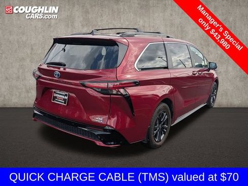 Used 2024 Toyota Sienna XSE AWD/4WD image 8