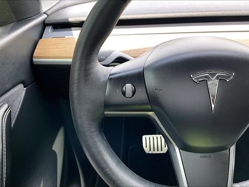Used 2022 Tesla Model Y Performance AWD/4WD image 26