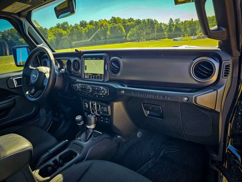 Used 2021 Jeep Wrangler Unlimited Sport AWD/4WD image 39