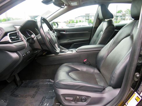 Used 2021 Toyota Camry XLE w/ Navigation Upgrade Package FWD image 15
