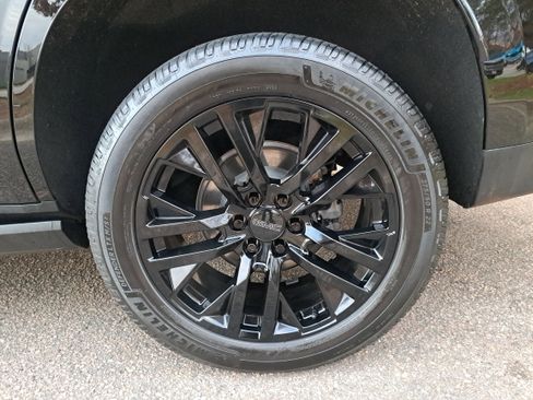 Used 2021 GMC Yukon Denali w/ Denali Premium Package image 35