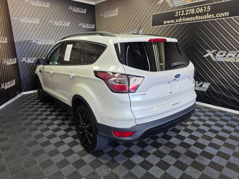 Used 2017 Ford Escape SE w/ SE Sport Appearance Package image 11