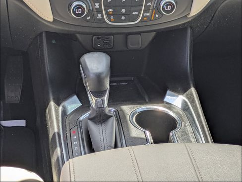 Used 2023 Chevrolet Traverse LT w/ LT Premium Package FWD image 18
