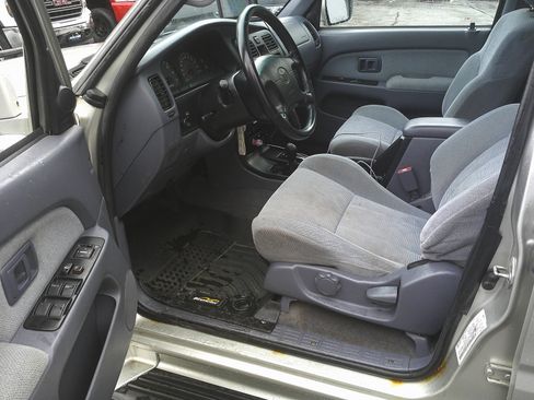Used 2000 Toyota 4Runner SR5 AWD/4WD image 10
