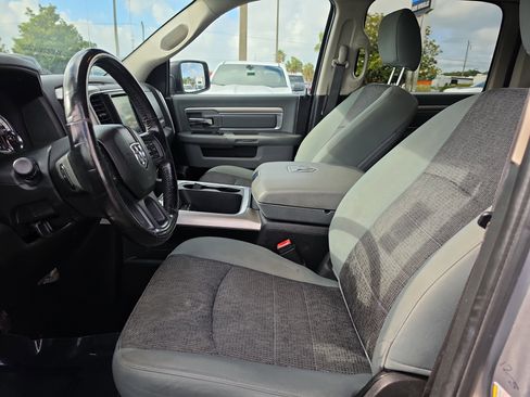 Used 2020 RAM 1500 Classic SLT w/ Luxury Group RWD image 14