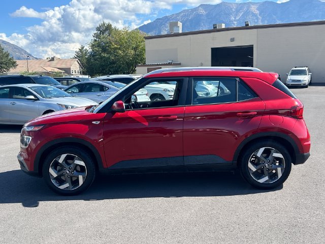 Used 2022 Hyundai Venue SEL FWD image 6