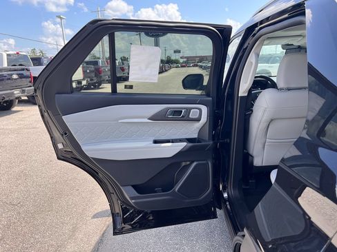 New 2026 Ford Explorer Platinum w/ LUX Leather Package AWD/4WD image 15