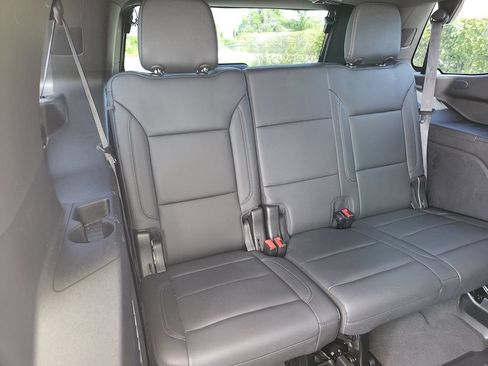 Used 2021 Chevrolet Tahoe Z71 w/ Luxury Package AWD/4WD image 15