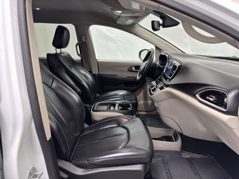 Used 2021 Chrysler Voyager Lxi image 33