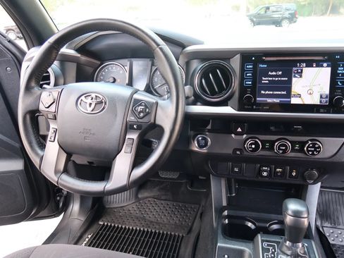 Used 2018 Toyota Tacoma TRD Sport RWD image 28