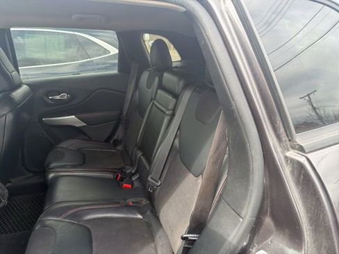 Used 2017 Jeep Cherokee Trailhawk w/ Cold Weather Group image 7