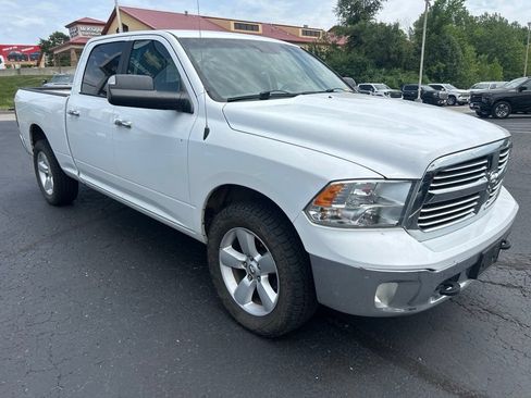 Used 2015 RAM 1500 Classic SLT w/ SLT Plus D←cor Group AWD/4WD image 3