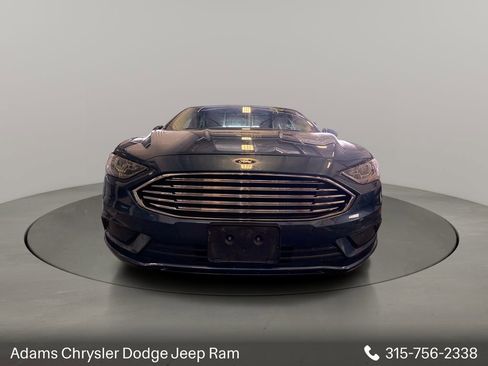 Used 2018 Ford Fusion SE FWD image 2