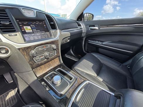 Used 2019 Chrysler 300 Limited image 6