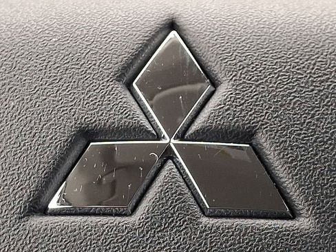 New 2026 Mitsubishi Outlander SE image 11