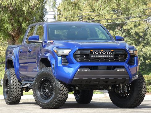 Used 2025 Toyota Tacoma SR5 image 3