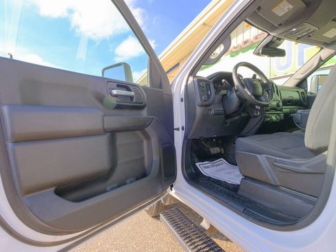Used 2024 Chevrolet Silverado 3500 W/T image 23