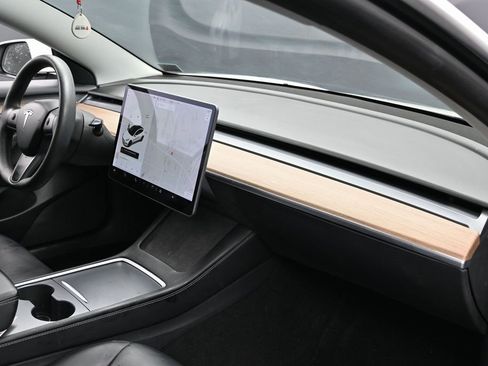 Used 2021 Tesla Model 3 Standard Range Plus image 38