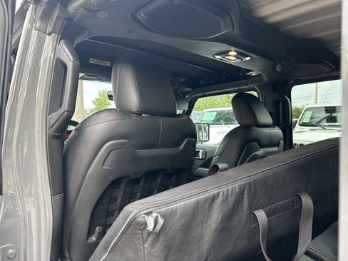 Used 2021 Jeep Gladiator Rubicon image 3