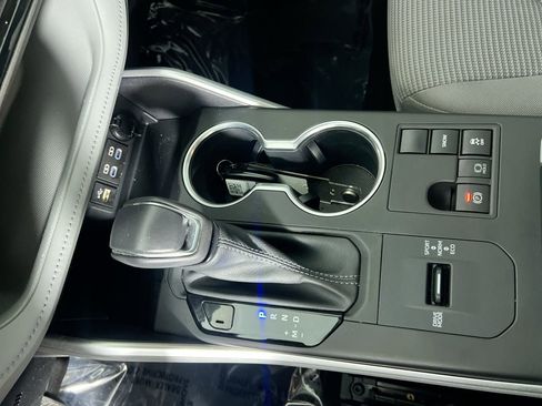 Used 2023 Toyota Highlander LE image 24