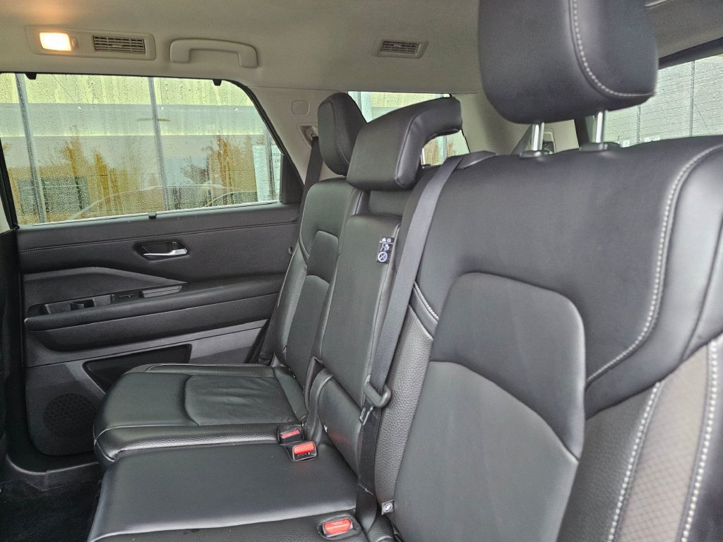 Used 2022 Nissan Pathfinder SL AWD/4WD image 21