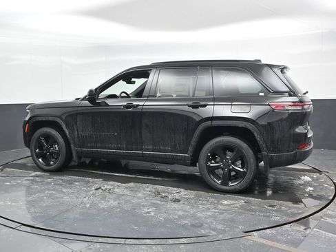 New 2025 Jeep Grand Cherokee Altitude image 7