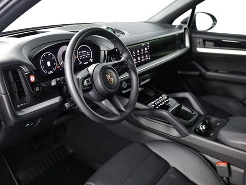Certified 2025 Porsche Cayenne AWD/4WD image 4