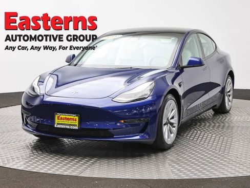 Used 2023 Tesla Model 3 Standard Range RWD image 1