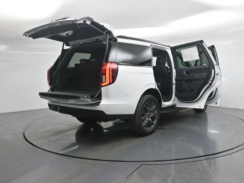 New 2026 Ford Expedition Platinum image 5