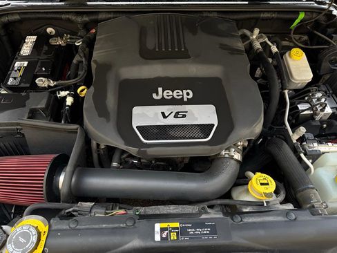 Used 2017 Jeep Wrangler Unlimited Sport image 10