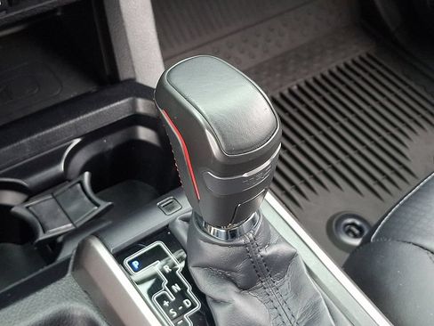 Used 2022 Toyota Tacoma Limited AWD/4WD image 15