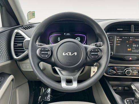 Used 2025 Kia Soul LX FWD image 14
