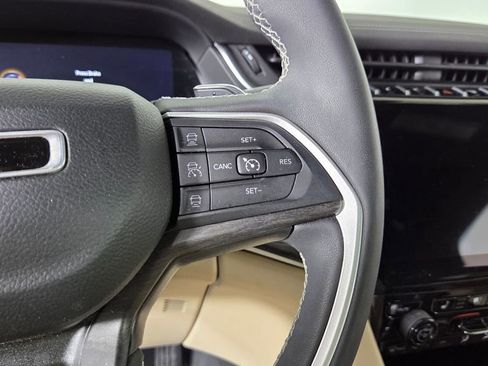 Used 2023 Jeep Grand Cherokee Limited w/ Luxury Tech Group II image 18