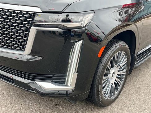 Used 2022 Cadillac Escalade Premium Luxury image 12