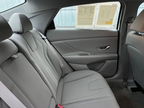 Used 2025 Hyundai Elantra SEL image 36