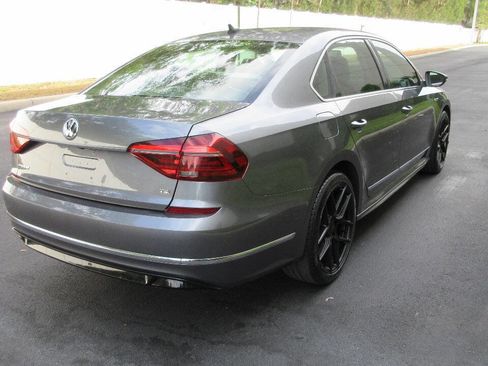Used 2017 Volkswagen Passat 1.8T R-Line FWD image 5