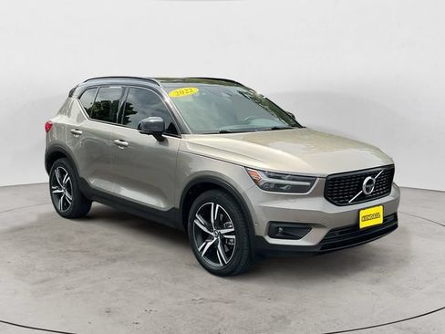 Used 2022 Volvo XC40 T5 R-Design w/ Advanced Package AWD/4WD image 3