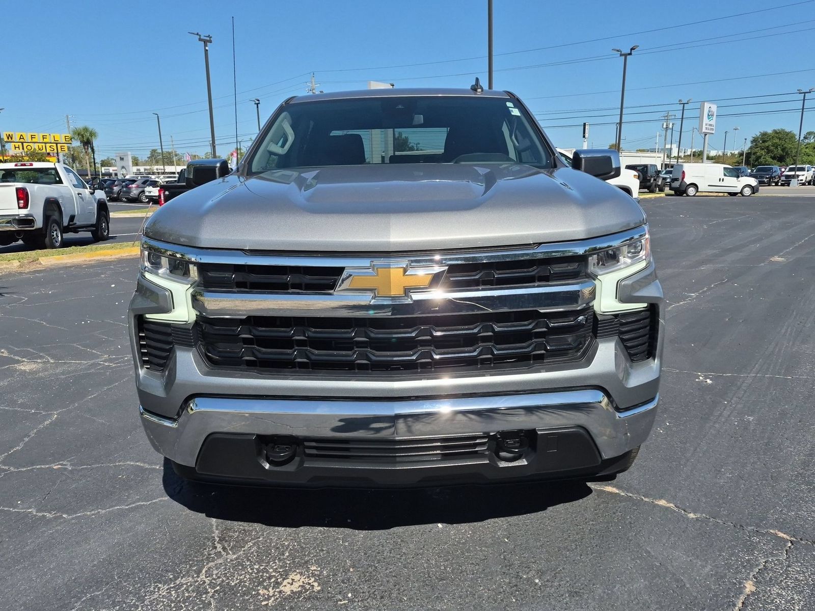 Used 2023 Chevrolet Silverado 1500 LT AWD/4WD image 2