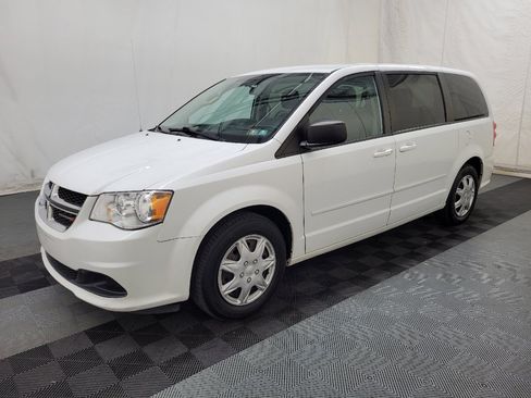 Used 2016 Dodge Grand Caravan SE w/ Quick Order Package 29E SE FWD image 2