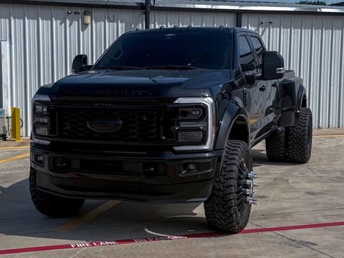 Used 2024 Ford F450 Limited w/ FX4 Off-Road Package AWD/4WD image 3