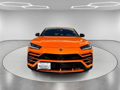 Used 2021 Lamborghini Urus image 2