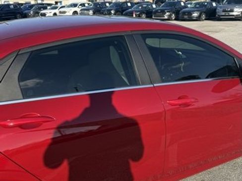 Used 2023 Hyundai Elantra Limited w/ Preferred Accessory Package image 3