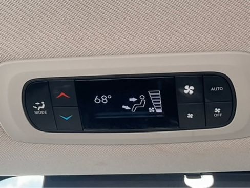 Used 2023 Chrysler Pacifica Touring-L FWD image 14