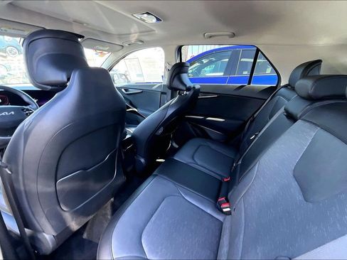 Used 2023 Kia Niro FWD image 18